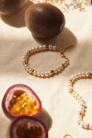Aline Pearls Bracelet — freshwater pearls with 24K gold-plated clasp, handcrafted in Portugal