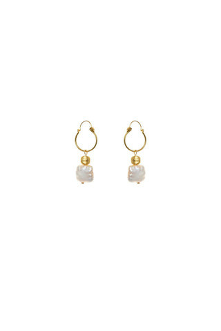 Downtown Pearl Earrings — freshwater pearls with 24K gold-plated finish, handcrafted in Portugal