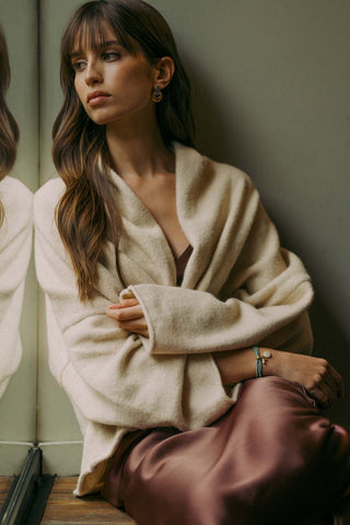 Niki Pearls Bracelet with silk cord, pearls and 24K gold-plated finish – handcrafted in Portugal