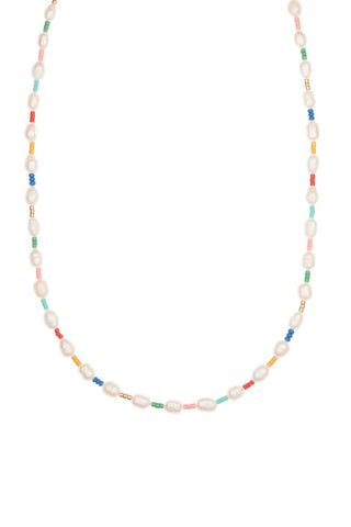Close-up of Noronha Pearls Necklace showing luminous pearls and gold accents