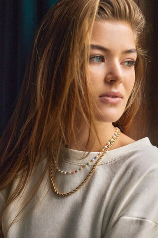 Model wearing Noronha Pearls Necklace – Mediterranean elegance